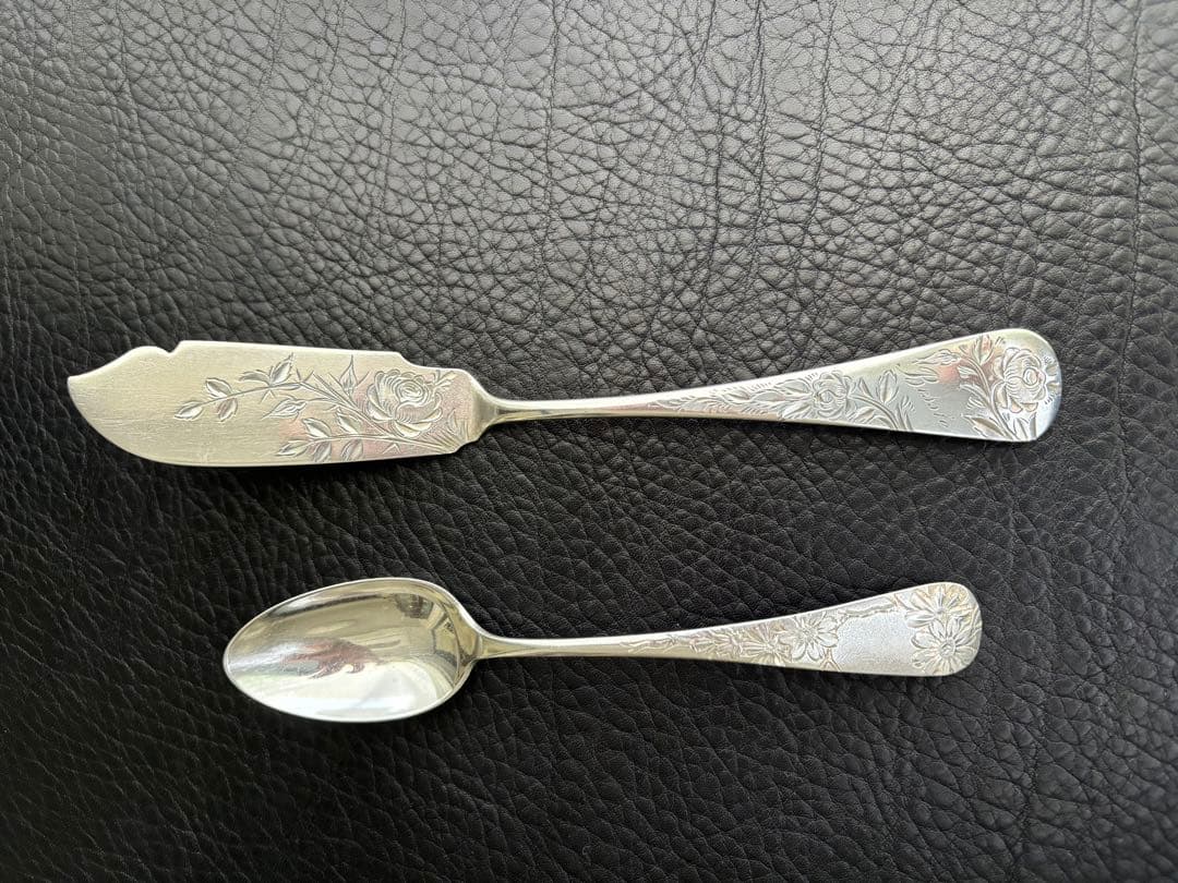 純銀／スターリング　お花のブライトカット　バターナイフとスプーン