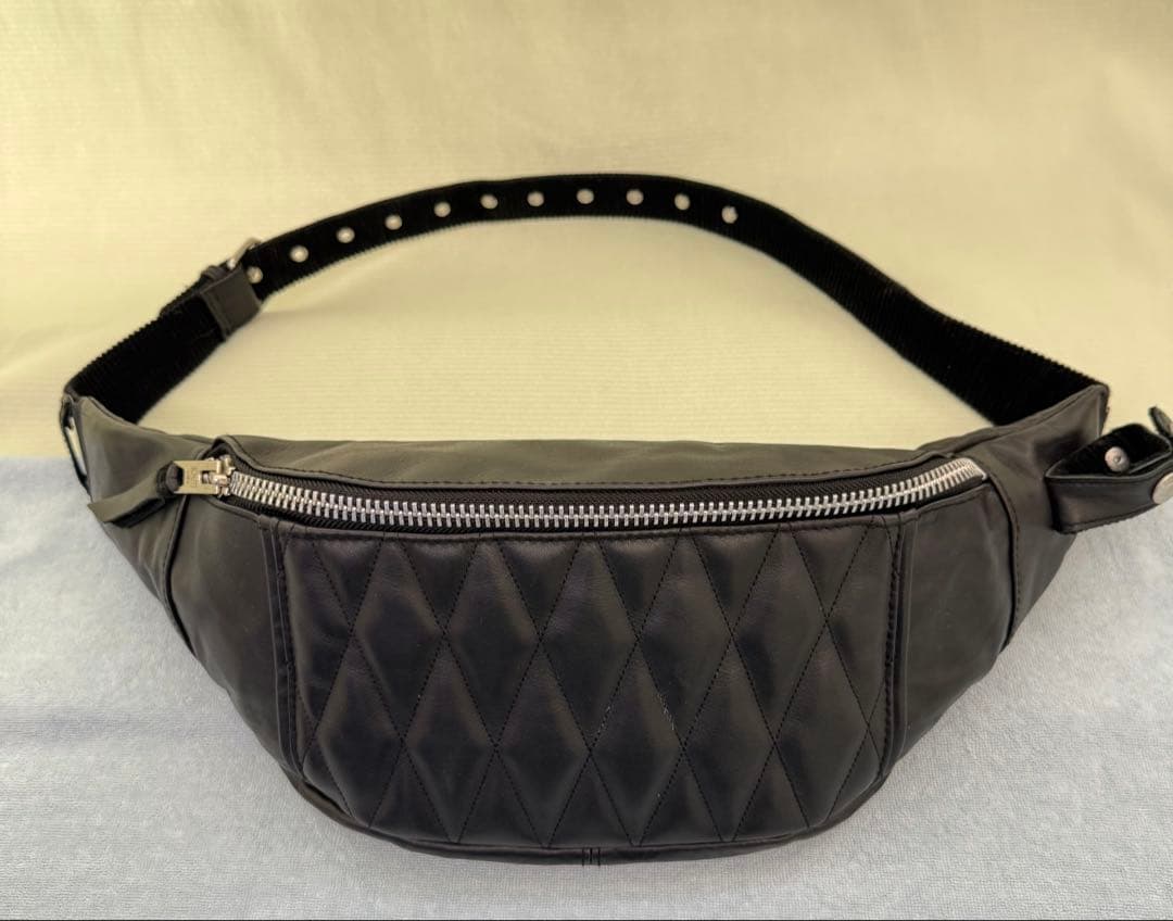 schott ショット パテッドレザーボディバッグウエストバッグ黒　美品