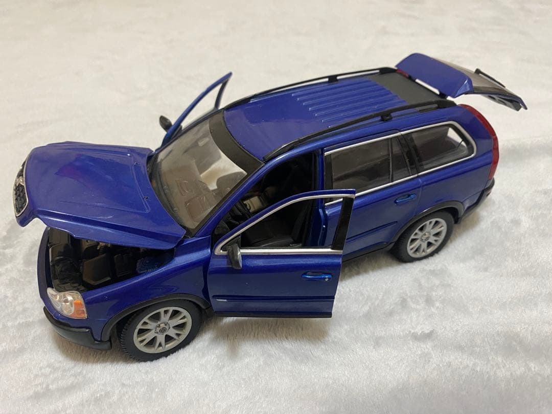 ミニカー WELLY VOLVO XC90 1/18