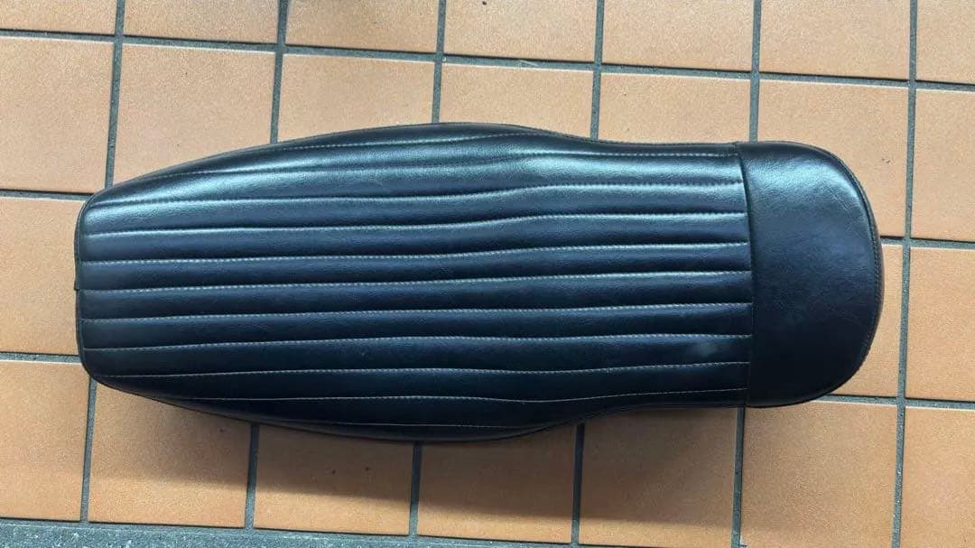 SR400/500用 薄型ベーツタイプ TTシート MOTOR ROCK