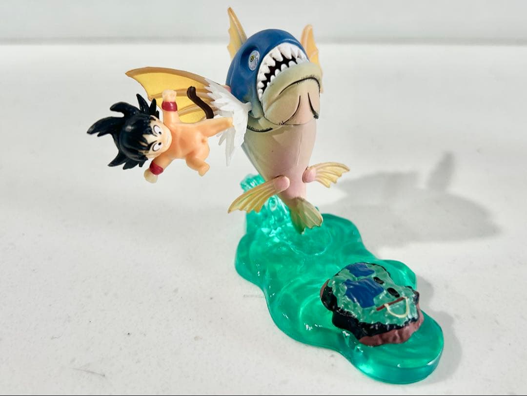 ドラゴンボールカプセル 怪魚 幼少悟空の魚釣り フィギュア2点セット
