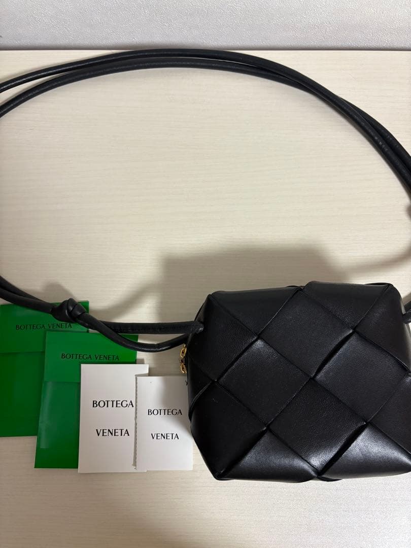 【お値下げ中】BOTTEGA VENETA ミニカメラバッグ ブラック BOTTEGA VENETA（ボッテガ・ヴェネタ） ショルダーバッグ MINI CLASSIC