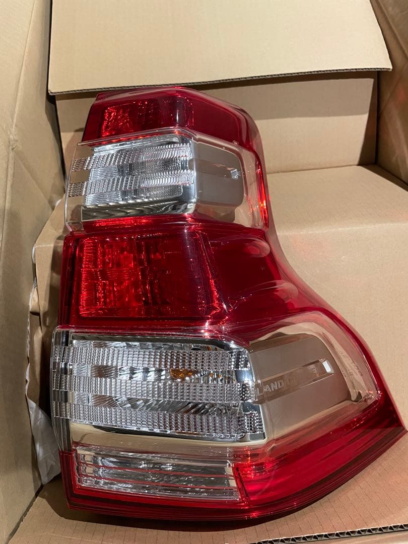 トヨタ　ランドクルーザープラド　テールランプ　右左セット　サイト