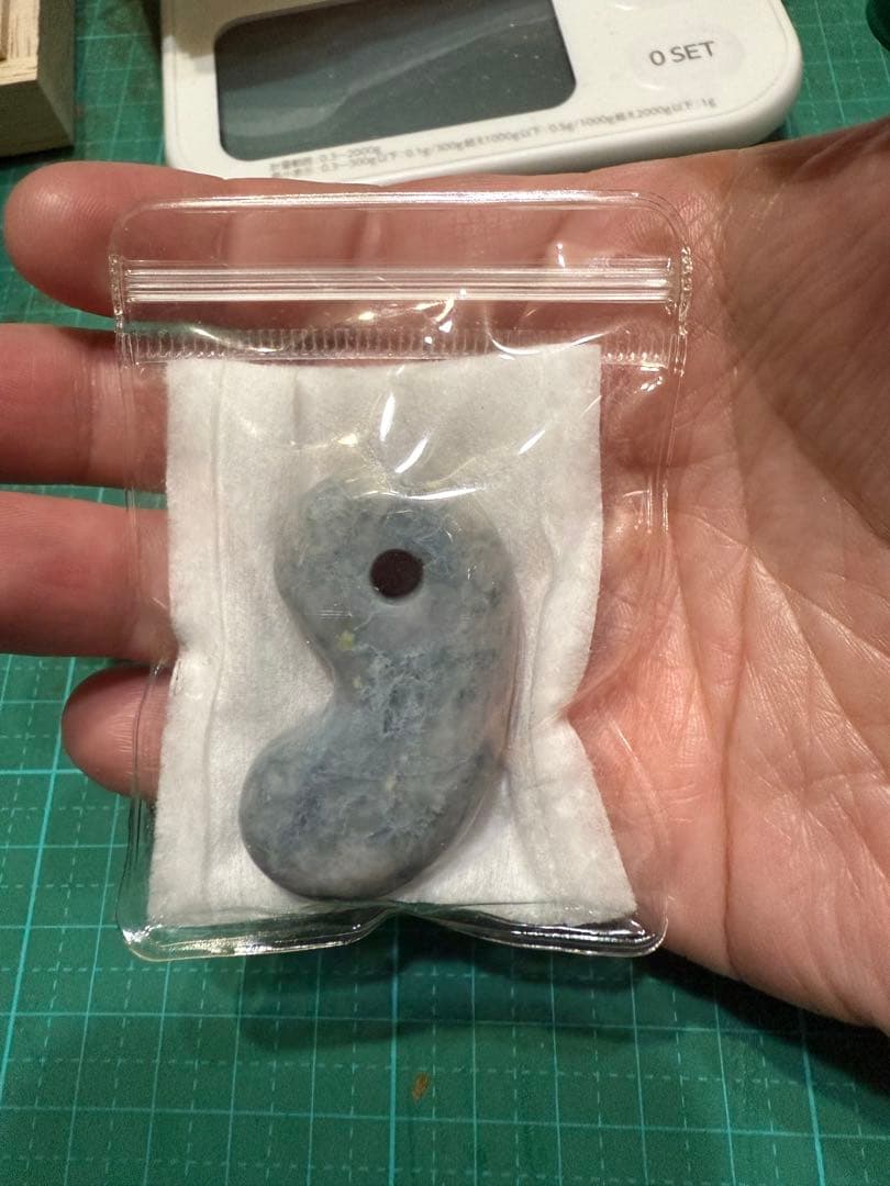 糸魚川翡翠‼️青海川産勾玉‼️青翡翠‼️大44mm‼️30.2g‼️送料無料‼️破格値‼️