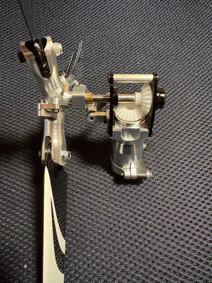 TRX-550X~600RCヘリコプター用スリーローターヘッド シルバー - メルカリ