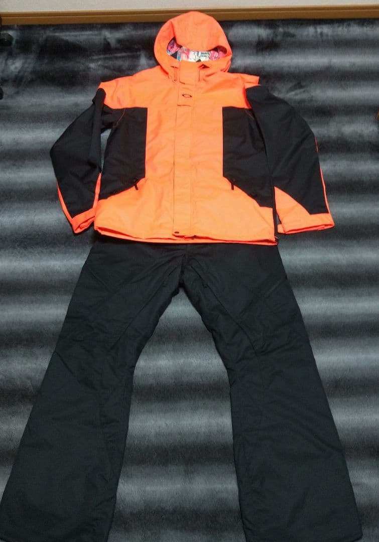 限定値下げ！Oakley スノーボードウェア　上下セット　上Sサイズ、下Mサイズ