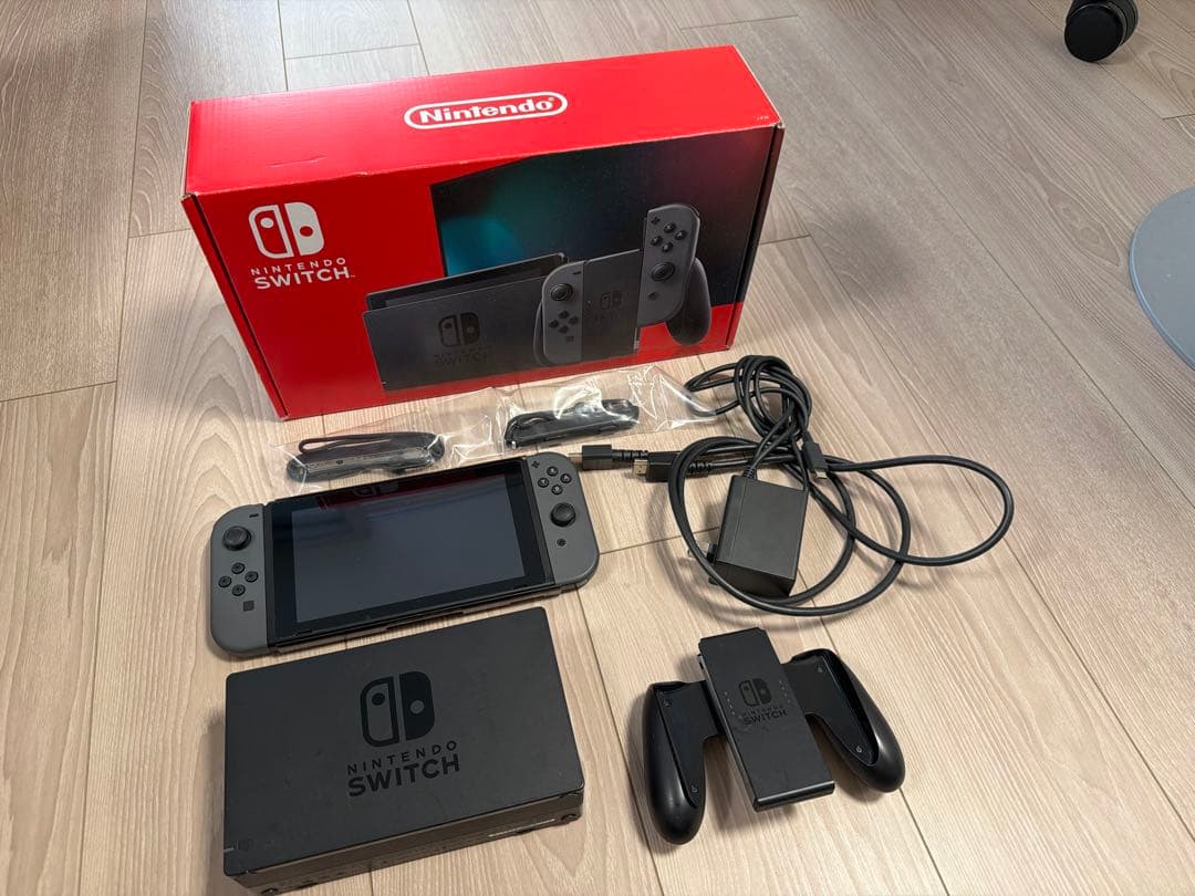 美品 Nintendo Switch 本体 グレー Joy-Con付き