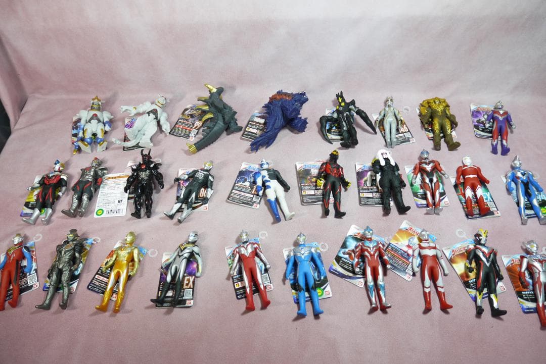 ウルトラヒーローシリーズ　ウルトラ怪獣シリーズ　タグ付きソフビ28体