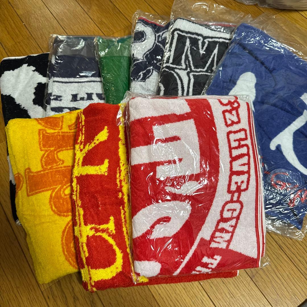 B’z ツアー8枚、enツアータオル1枚セット おまけ付き