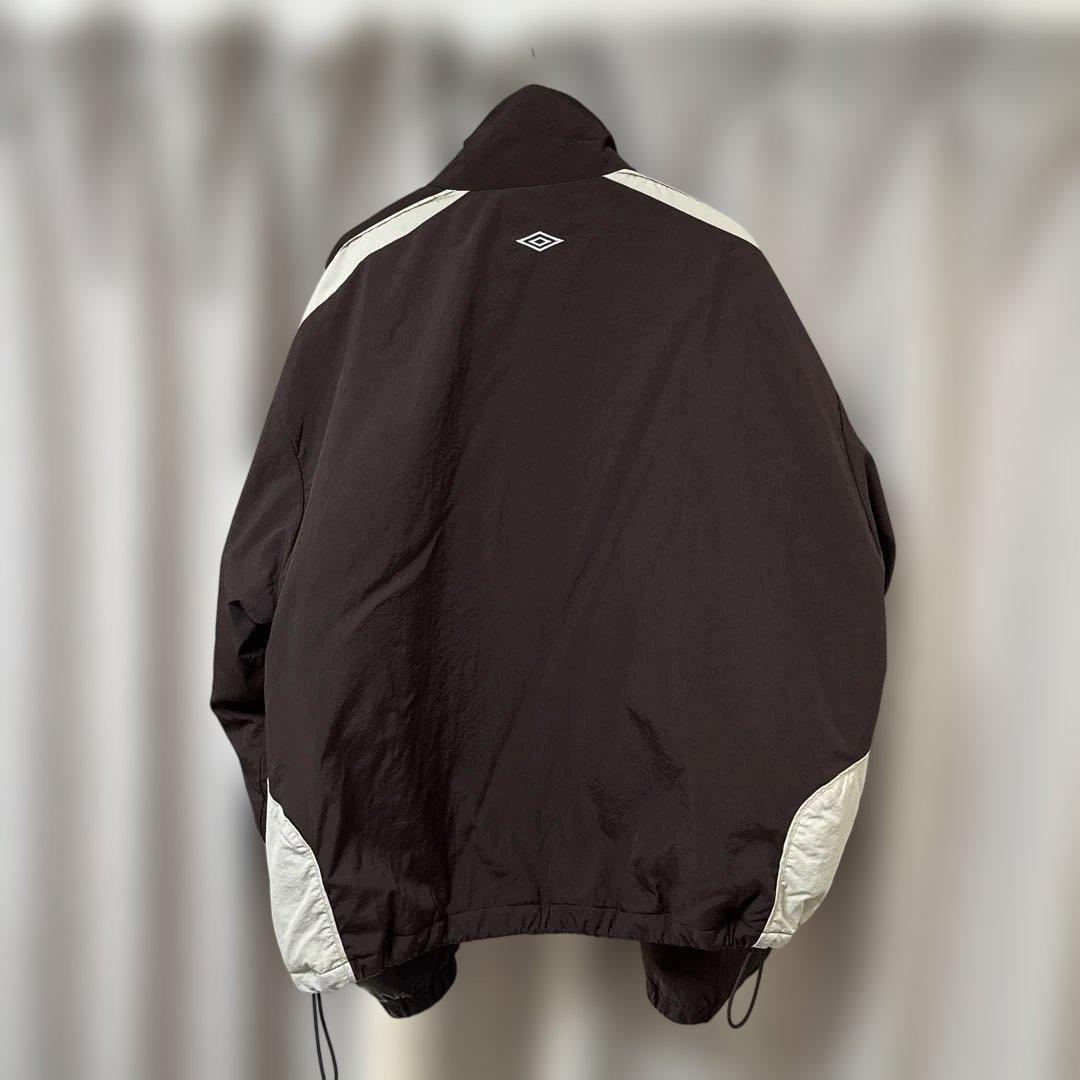 UMBRO ブラウン ナイロンジャケット サッカークラブロゴ付き - メルカリ