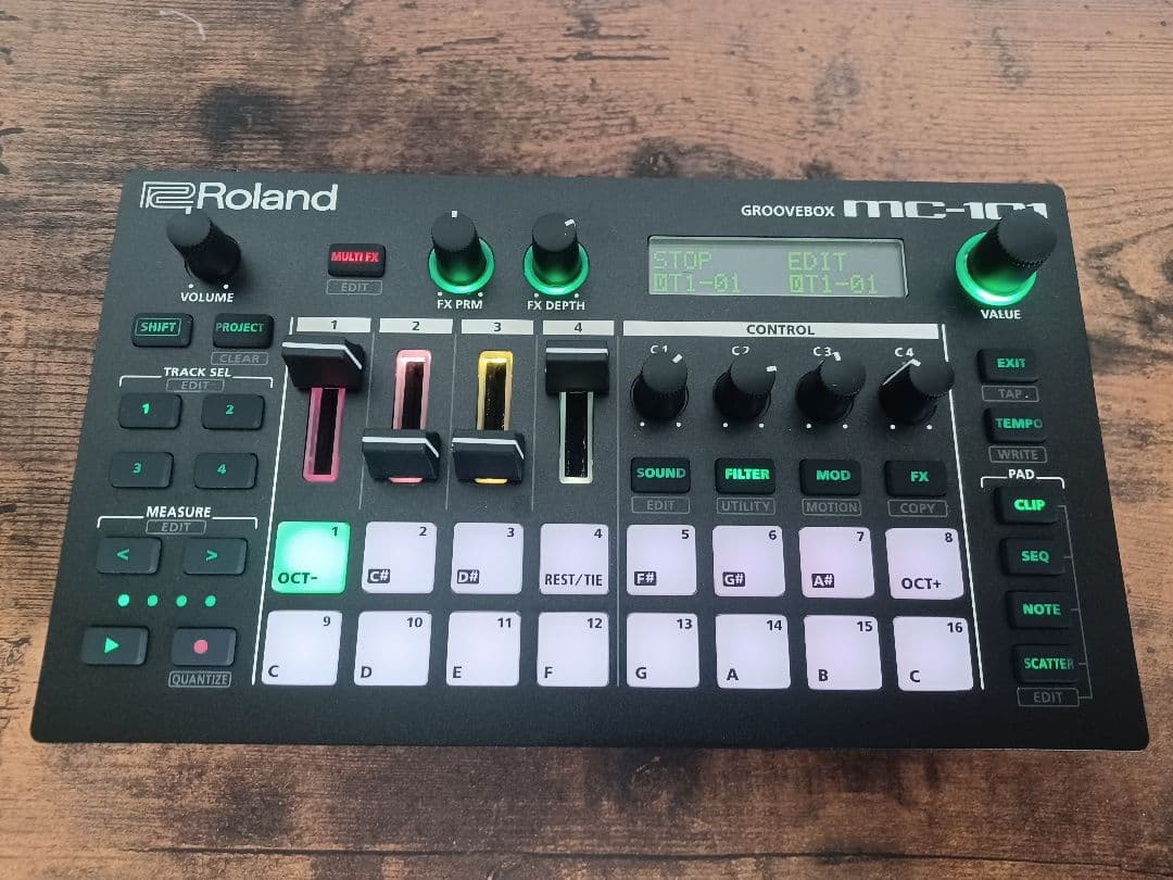 Roland MC-101 グルーヴボックス