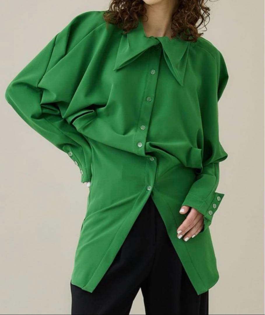 AKIKOAOKI アキコアオキ newdementional SHIRTS 緑 - メルカリ