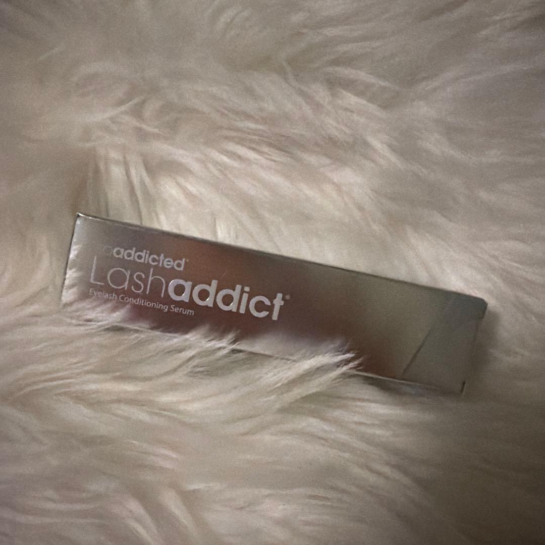Lash addict まつ毛美容液