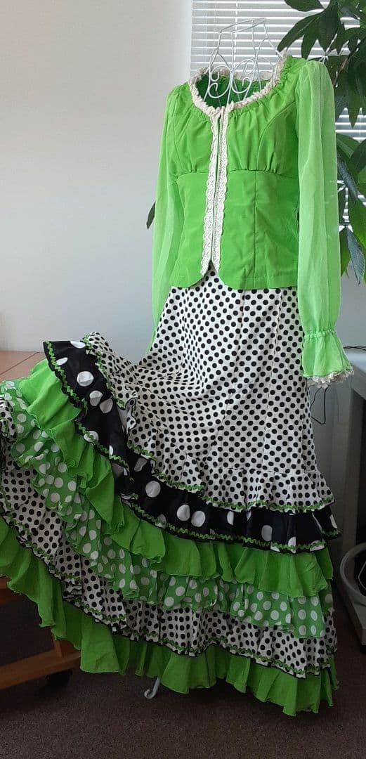 フラメンコ衣装　水玉ツーピース フラメンコ衣装 白黒水玉ツーピース G2301