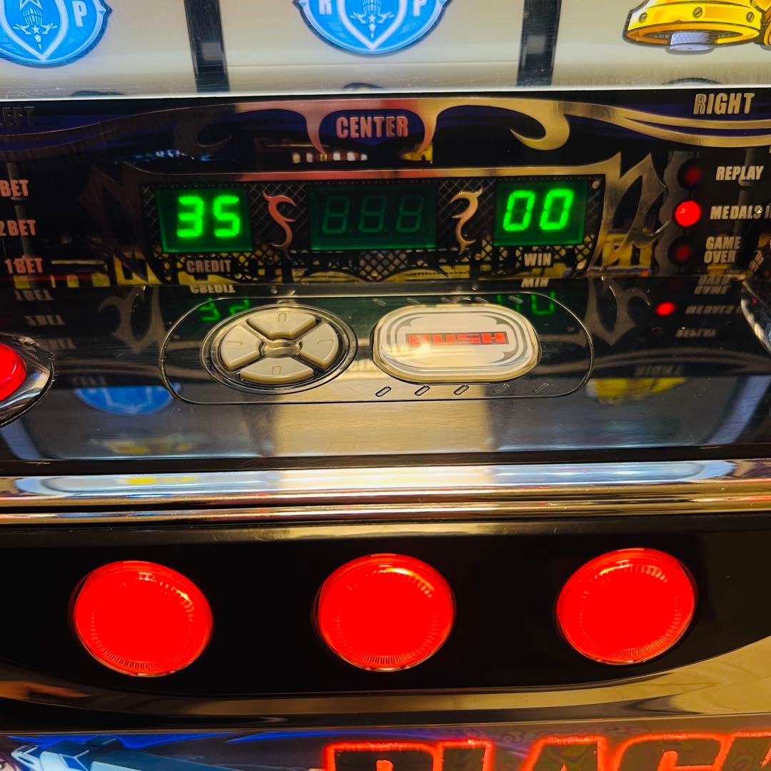 初代ブラックラグーン スロット実機 メダル不要機搭載 - メルカリ