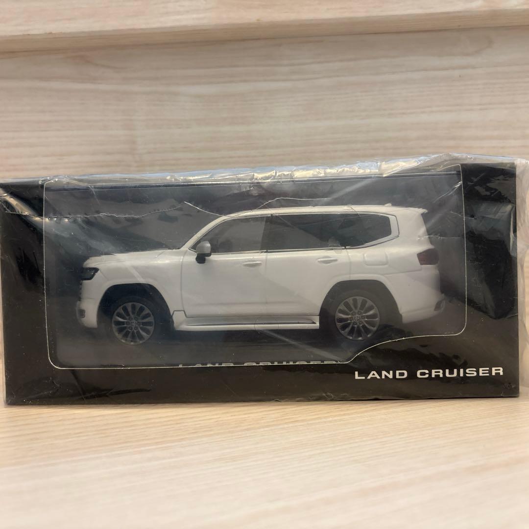 ⭐︎新品未開封⭐︎ トヨタ　ランドクルーザー ミニカー 1／30スケール