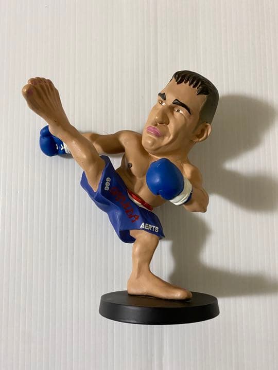 K‐1 ピーターアーツ サイン入りTシャツ/サイン入りグローブ/フィギュア