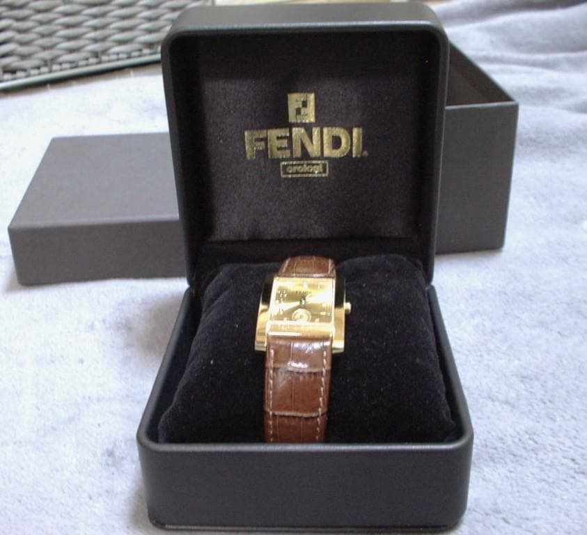 【美品】FENDI アナログ時計 ゴールド 7000G　電池交換済