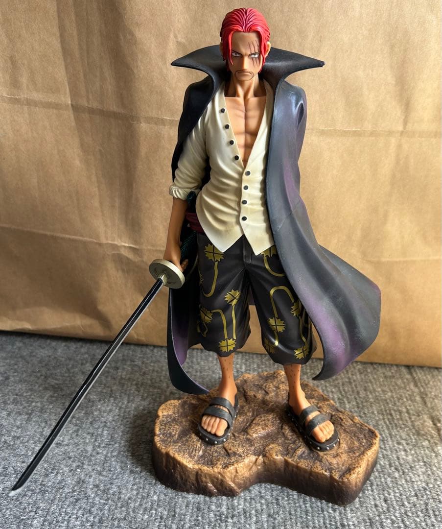 ワンピースフィギュア　シャンクス 約30cm箱付