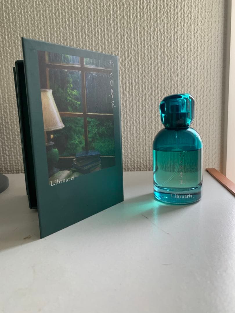 L'ibroaria ユニセックス香水 雨の図書館