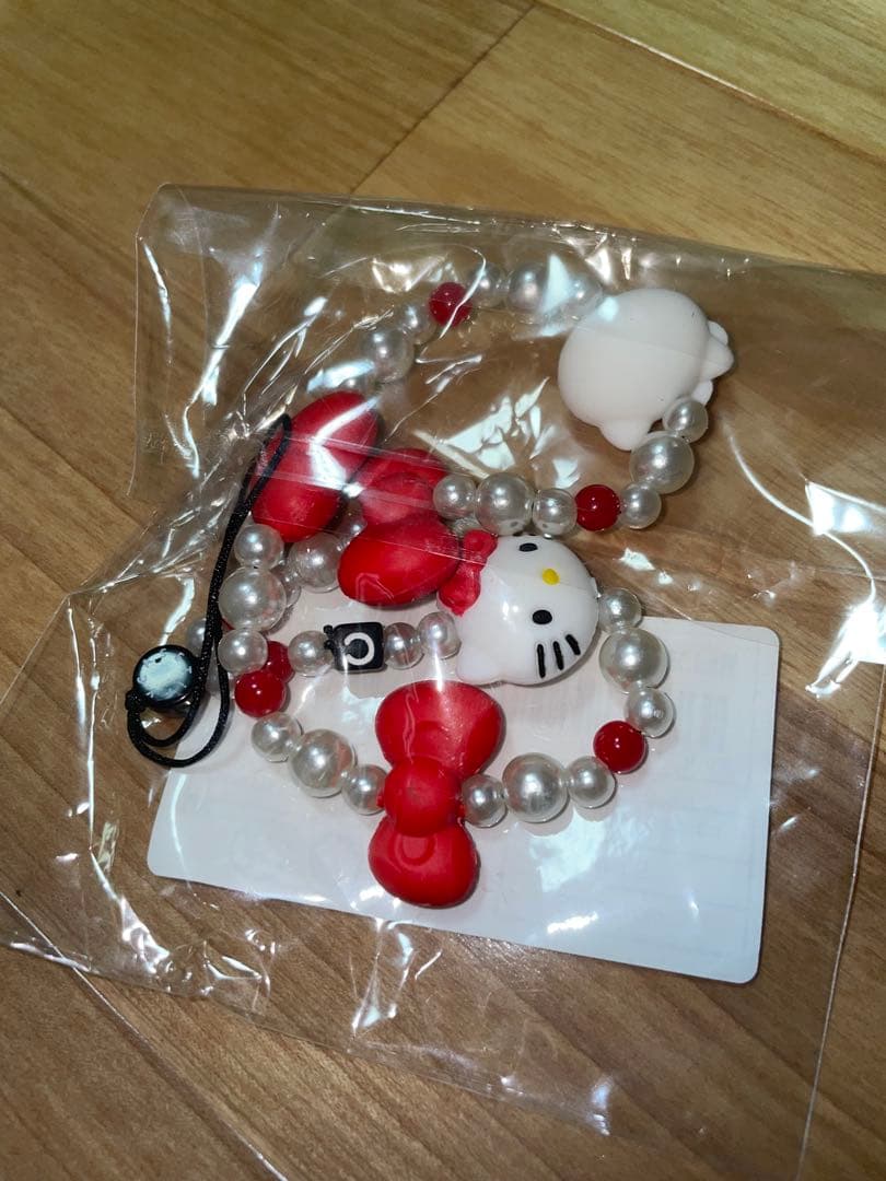 ハローキティ ビーズストラップ 赤・白 - メルカリ