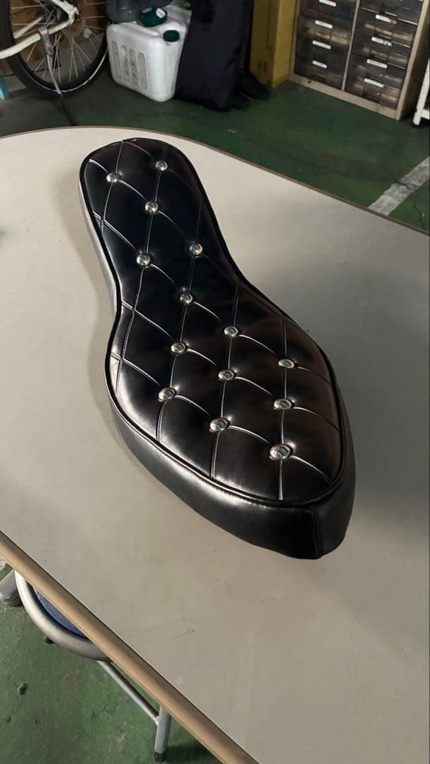 ジュリアーリー コブラシート ダイヤモンドキルティングショベルパンスポーツスター