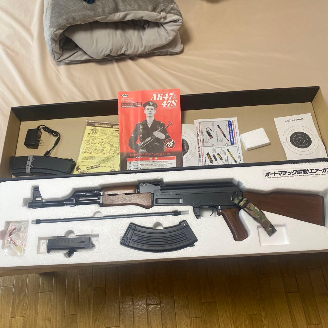 東京マルイ　AK47電動ガン バッテリー、充電器、予備マガジン、玉入れ有り