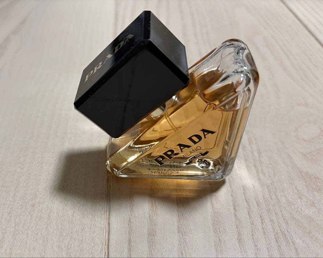 PRADA パラドックス　オーデパルファム