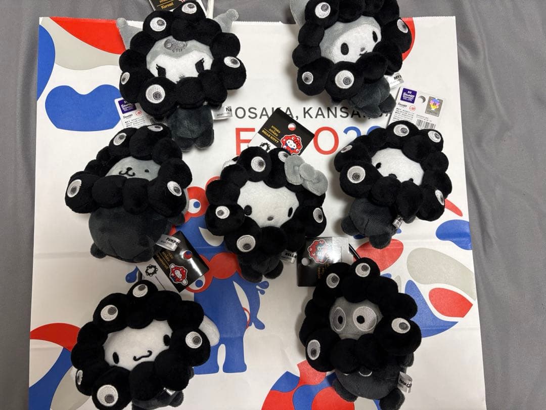 全種　サンリオ ミャクミャク　なりきりぬいぐるみBC ブラック　黒　カラビナ サンリオ×黒ミャクミャクぬいぐるみ、受注販売再開！ 全7キャラ