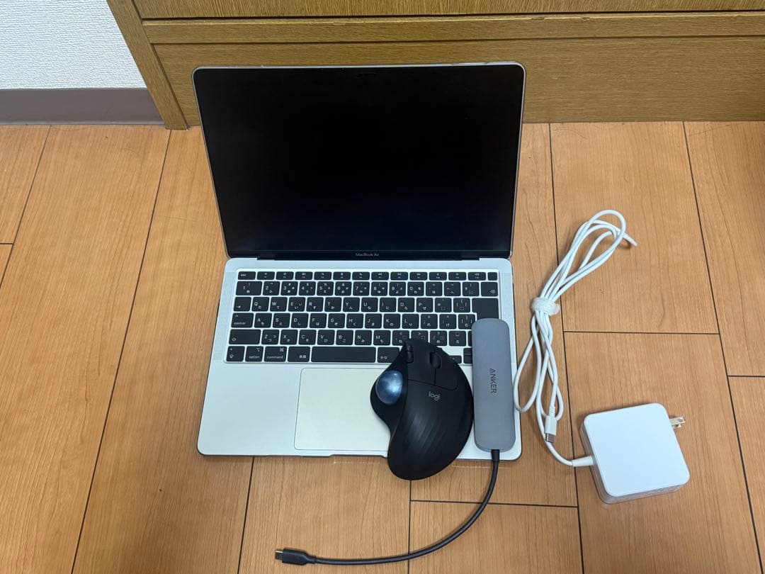 MacBook Air M1 13インチ 8GB 256GB 美品 Refurbished MacBook Air 13 Inch 3.2 Ghz M1 256GB 8GB RAM Goud
