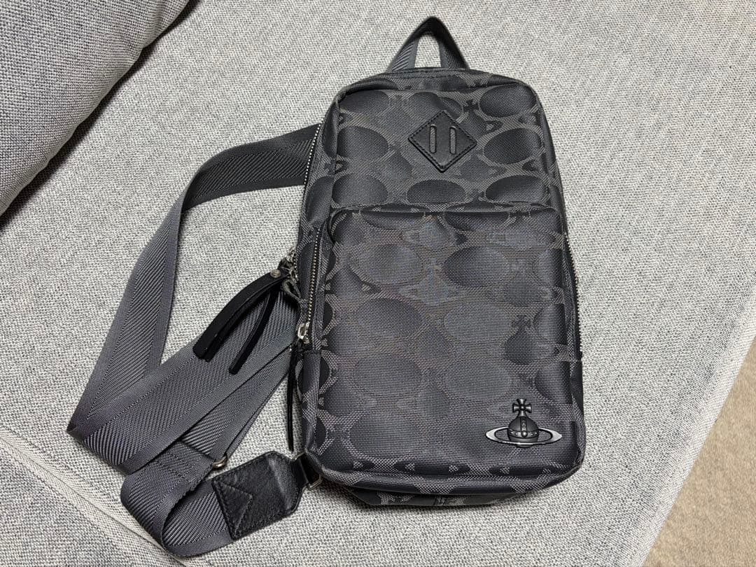 Vivienne Westwood ボディバッグ オーブ柄 ブラック メンズ Vivienne Westwood Black Nano Orb Crossbody Bag Vivienne Westwood