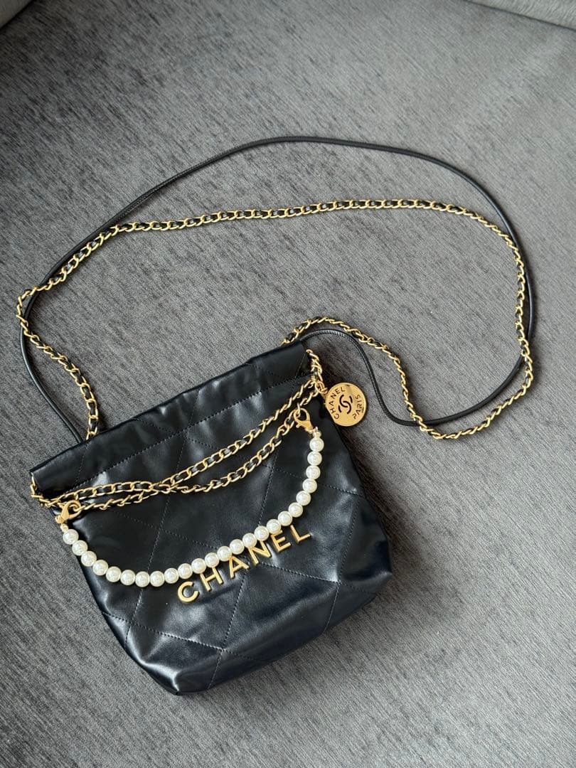 CHANEL22ハンドバッグ／美品／未使用に近い