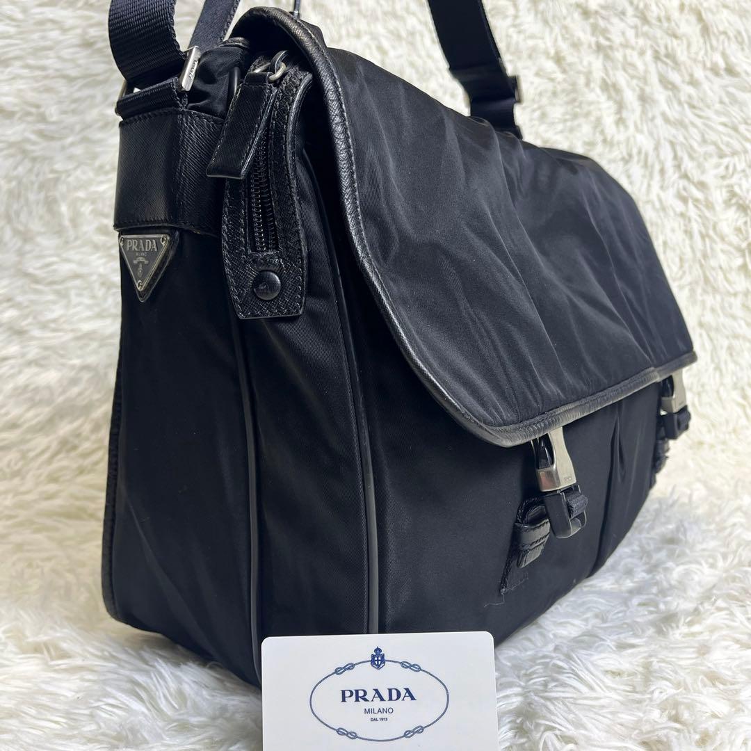 美品✨ プラダ メッセンジャーバッグ 三角ロゴ 黒 レザー ナイロン A4収納