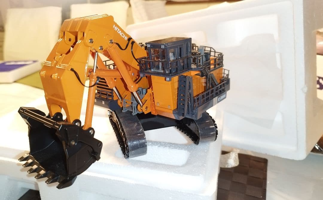巨大1/87スケール 日立 EX8000 HITACHI 油圧ショベル 非売品 - メルカリ