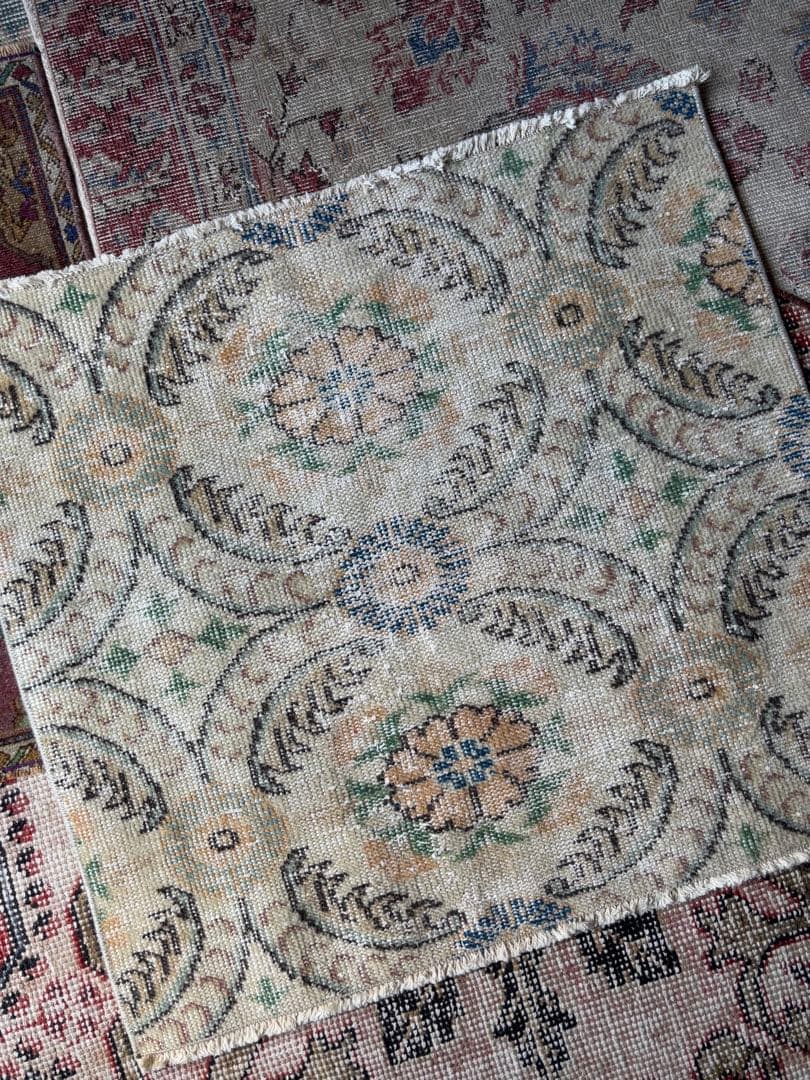 花柄ラグ・トルコラグ　ヴィンテージ　アナトリア