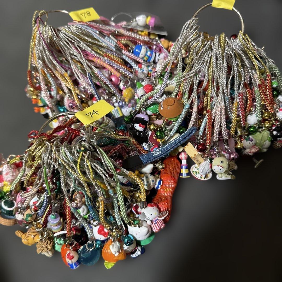 ご当地キティストラップ　根付け　231個＋チャーム22個まとめ売り