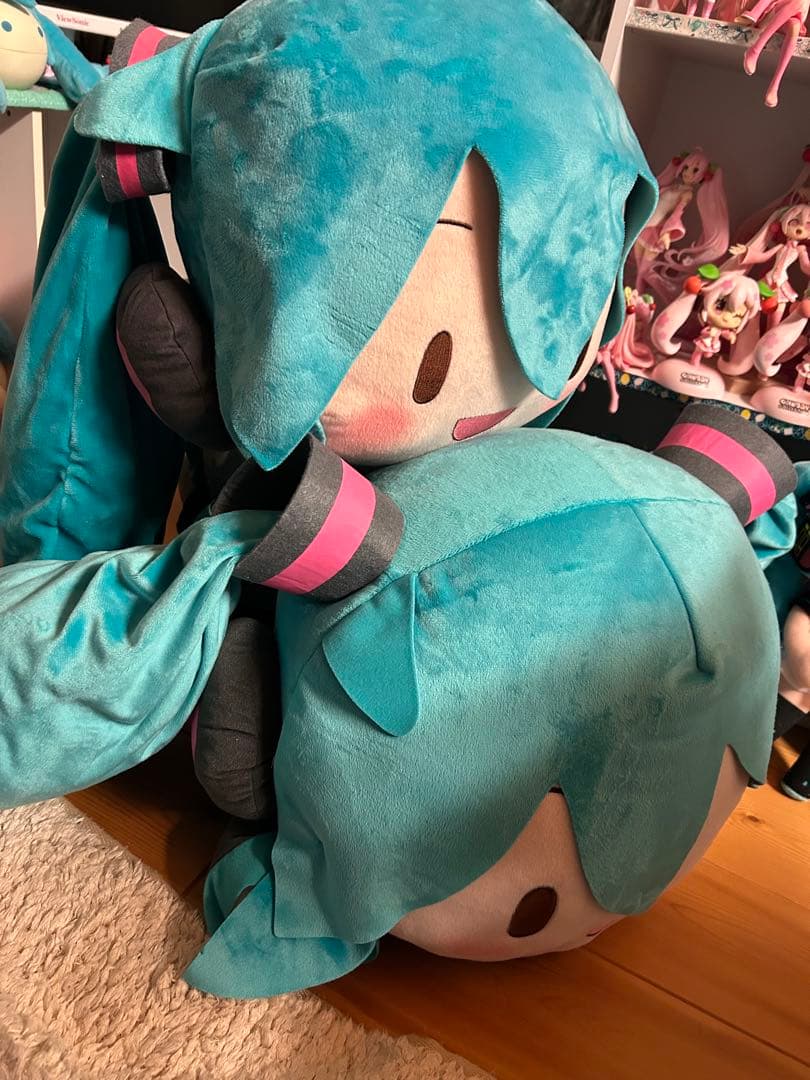 初音ミク 寝そべり 特大ぬいぐるみ - メルカリ