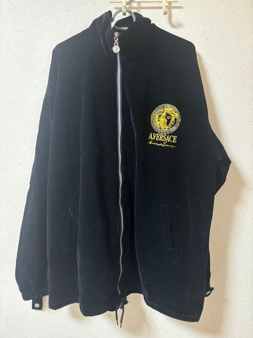 A.VERSACE ベルベット素材の黒いジップアップジャケット