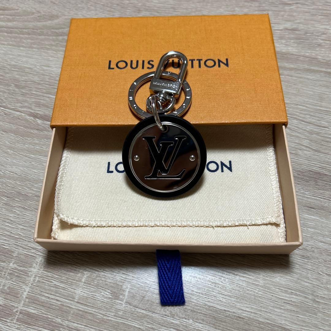 ぷ　LOUIS VUITTON ブラック キーホルダー