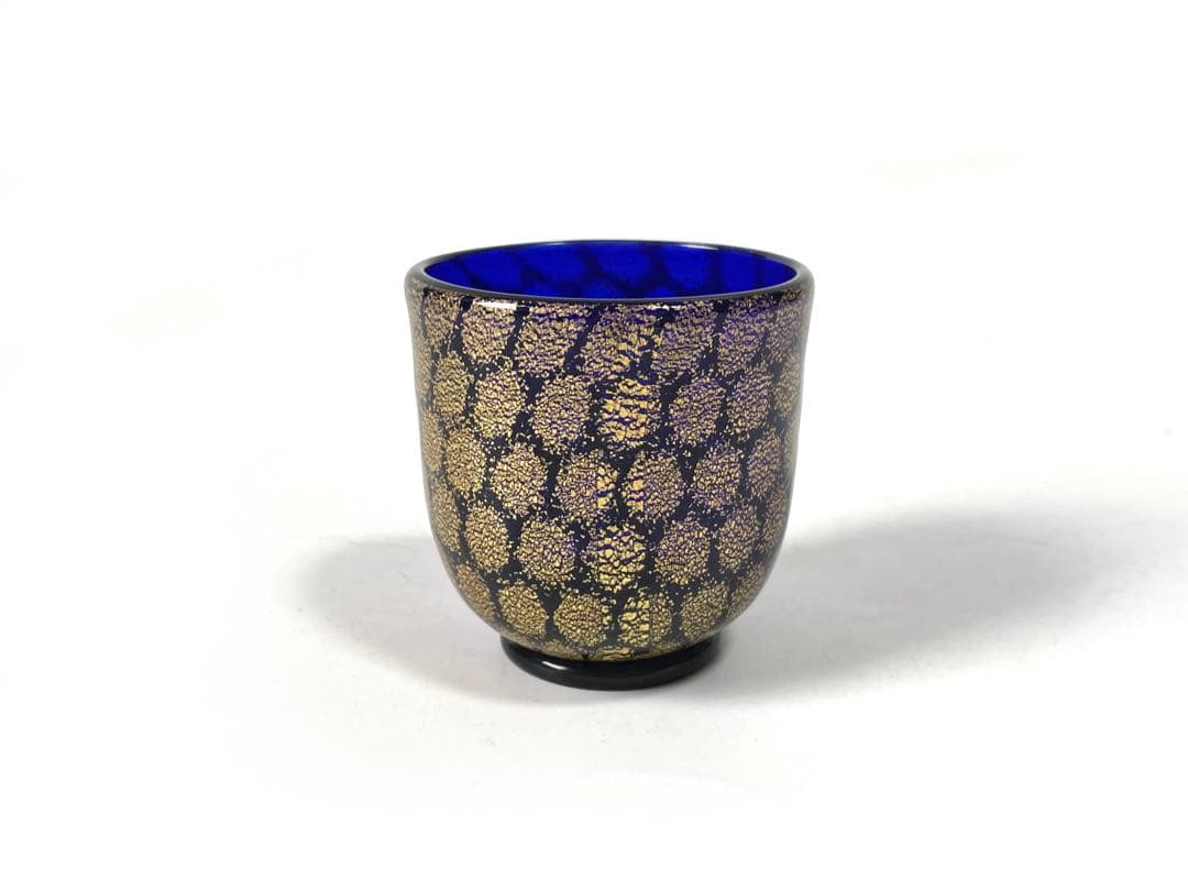 ガラス作家　岩田久利　ガラス　盃　ぐい呑　酒器　冷酒　硝子　金箔　箔入　共箱 岩田久利 青金 硝子 ガラス 盃 猪口 のぞき猪口 円筒形 酒器 ぐい呑み