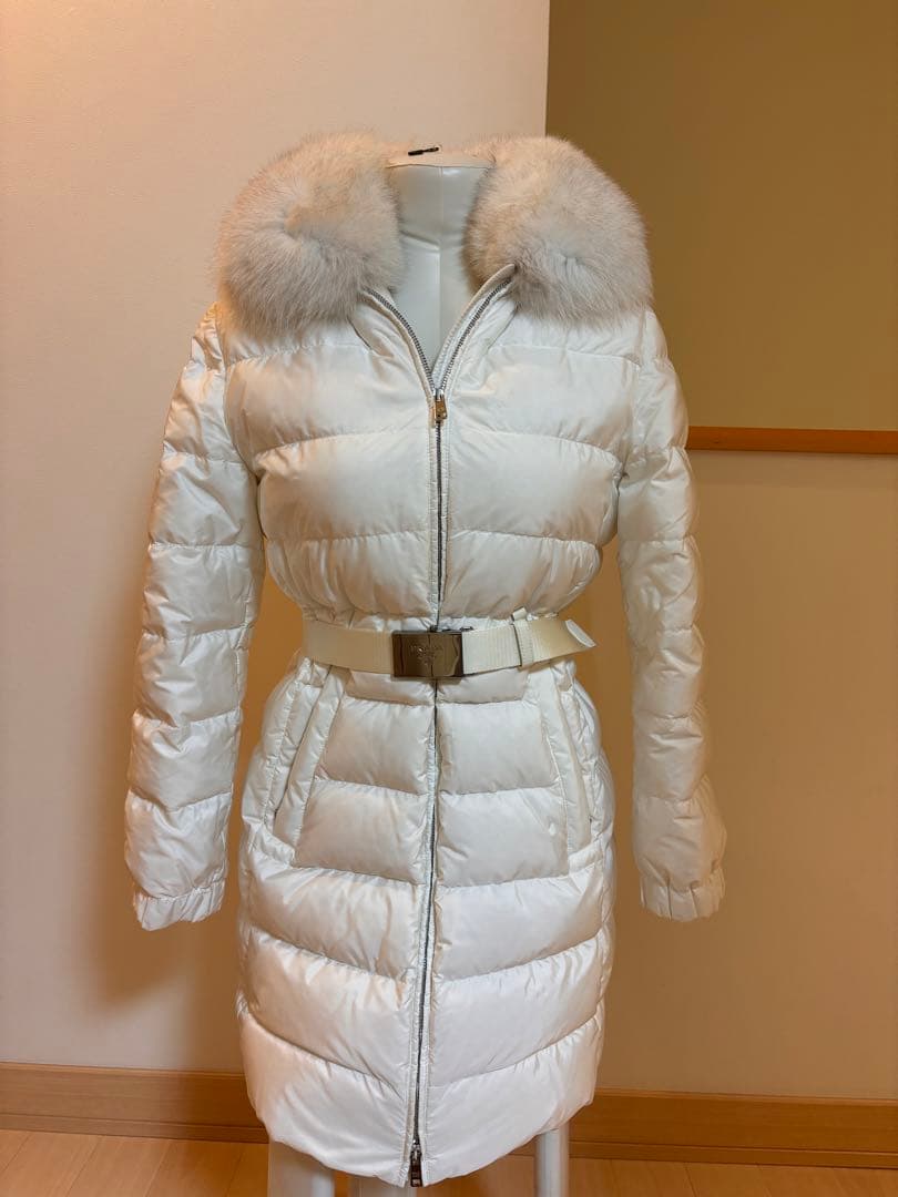 美品！プラダ PRADA ホワイトダウンジャケットフォックスファー ロング