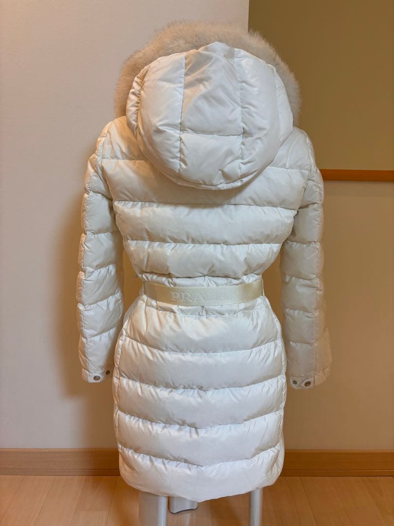 美品！プラダ PRADA ホワイトダウンジャケットフォックスファー ロング