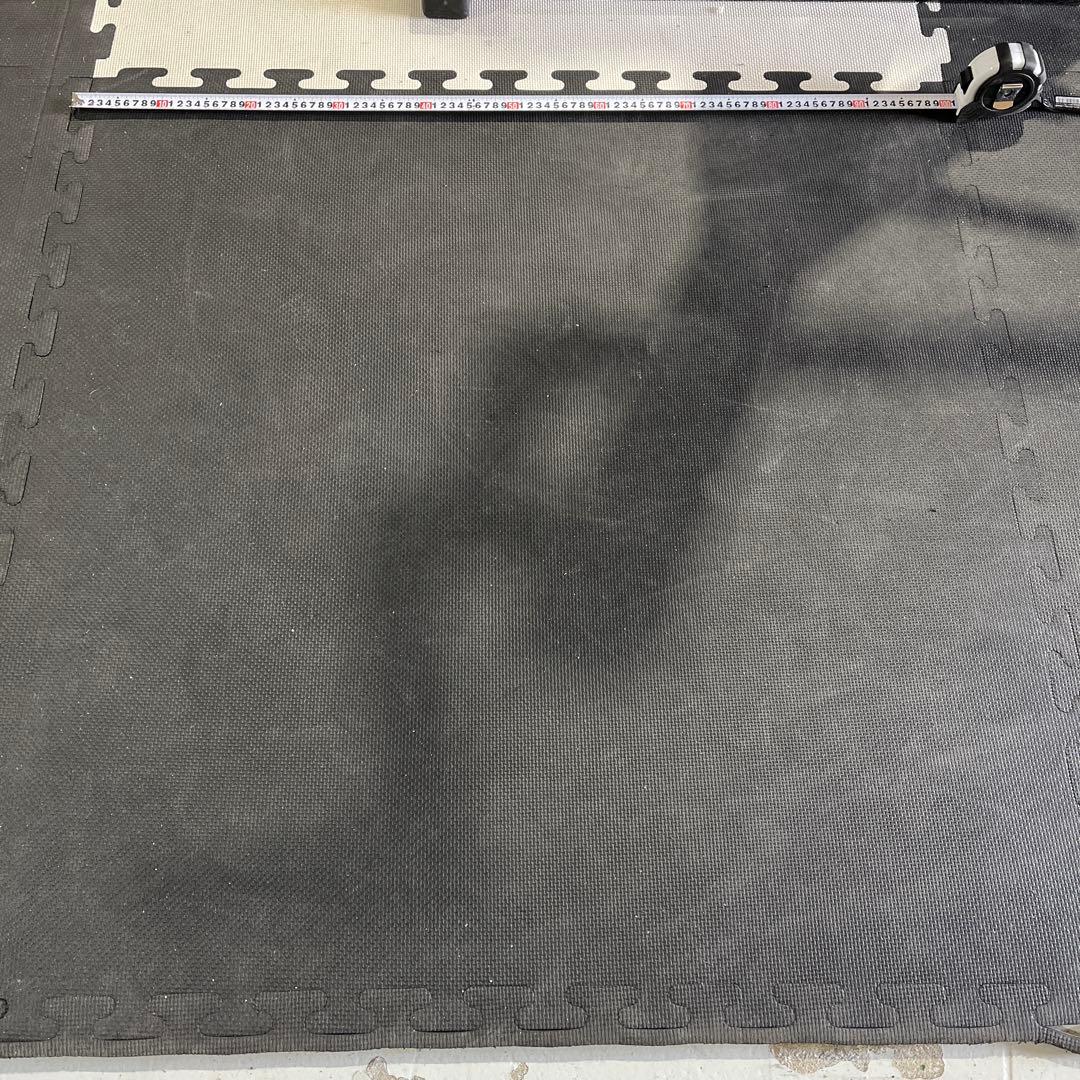 エクササイズマット 約100cm x 100cm 厚さ1.5ミリ〜1.8ミリ