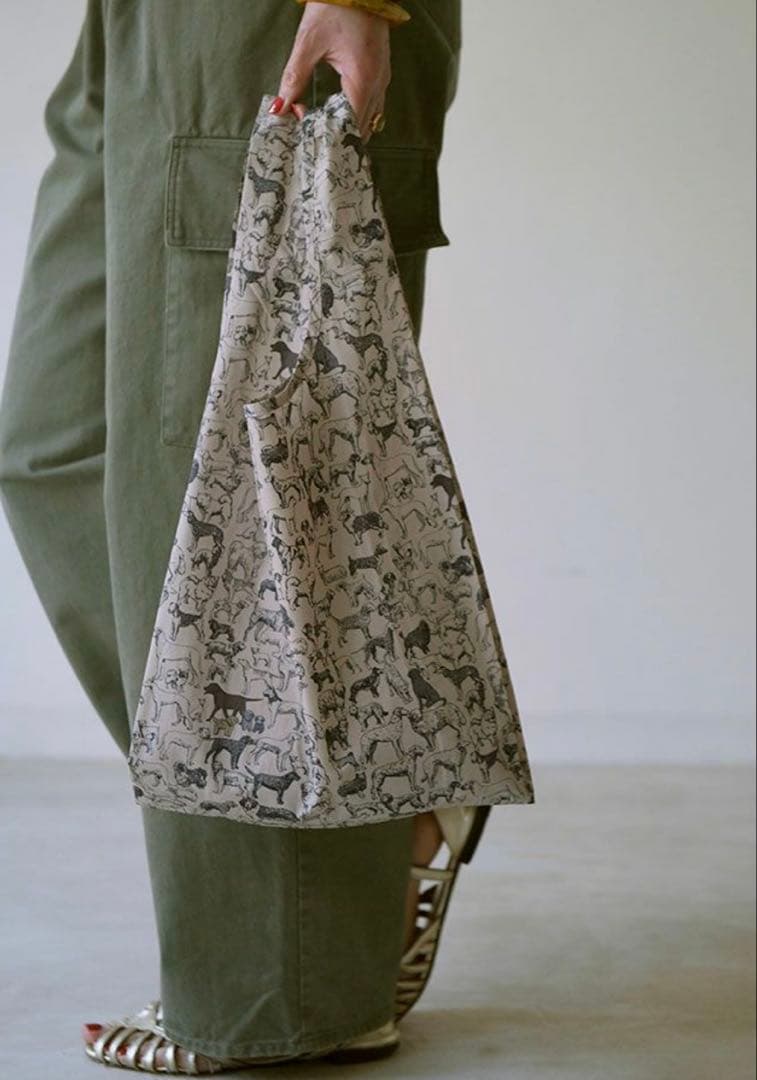 【新品未使用‼️】HUG O WaR ハグオーワー　マルチバッグ (S)