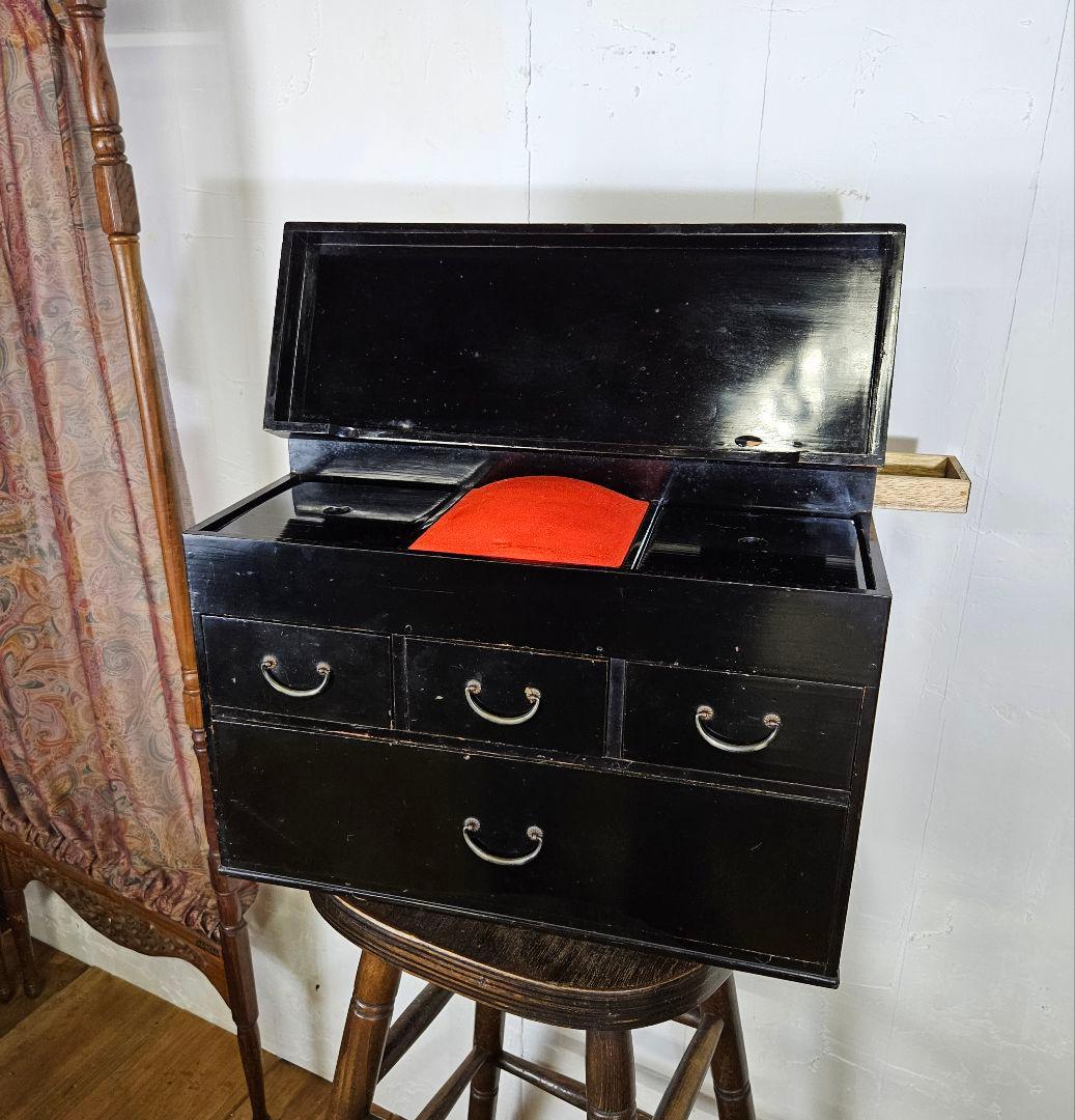 日本のアンティーク 黒漆塗りの裁縫箱 小箪笥 隠し抽斗付き 硯箱 書道具 小物入