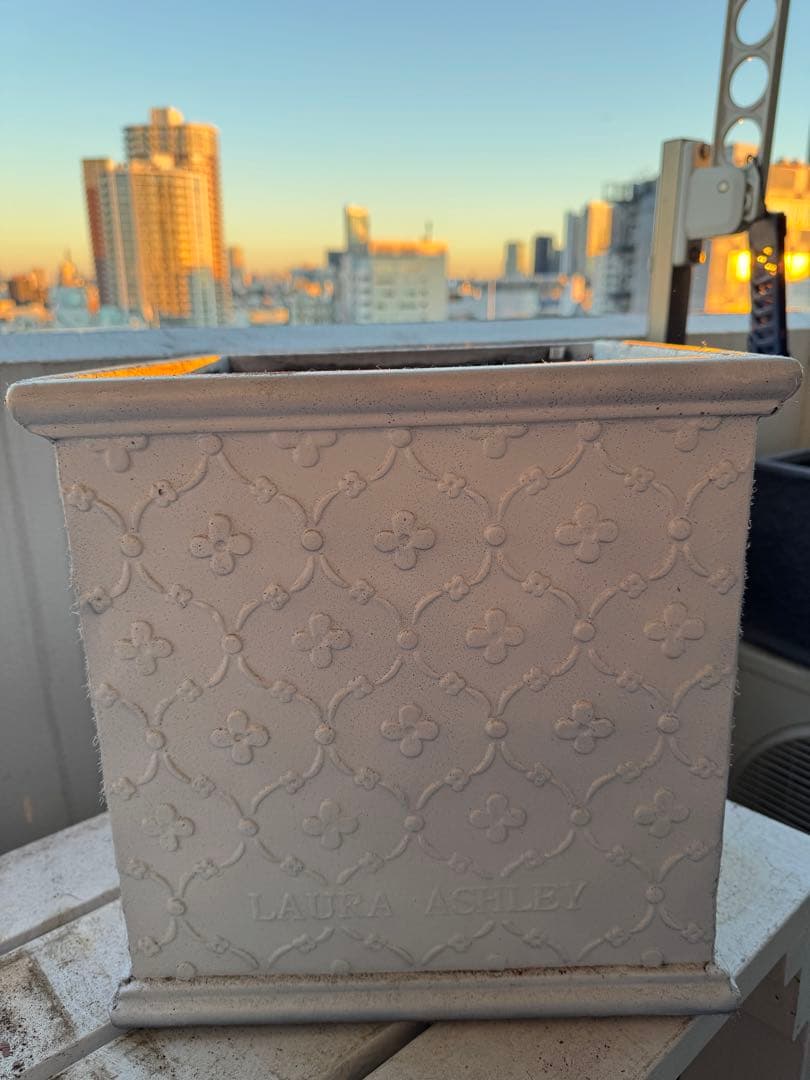 LAURA ASHLEY 植木鉢　32センチ