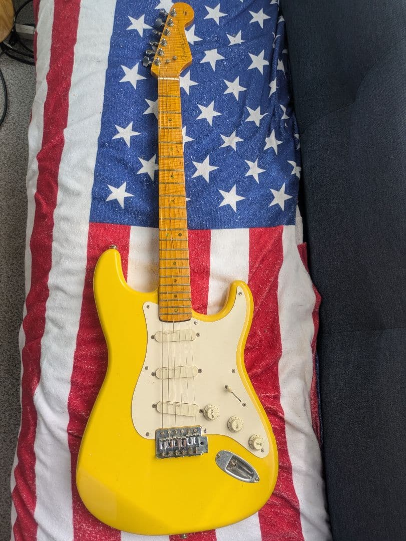 ストラトキャスタータイプ　 レースセンサー PU 搭載　ゴージャス仕様