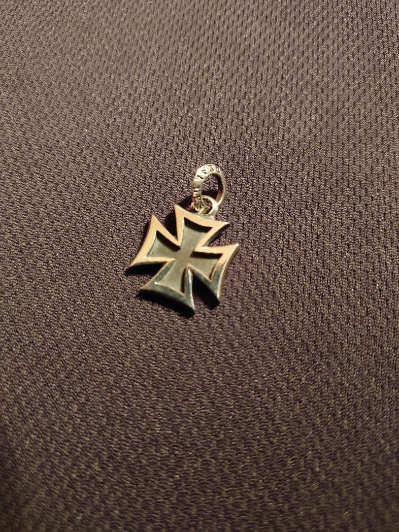 ディールデザイン　DEAL DESIGN　アイアンクロスミディアムペンダント