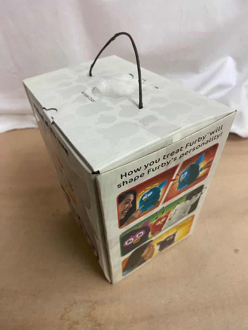 Furby ホワイト 箱付き 動作確認済み - メルカリ