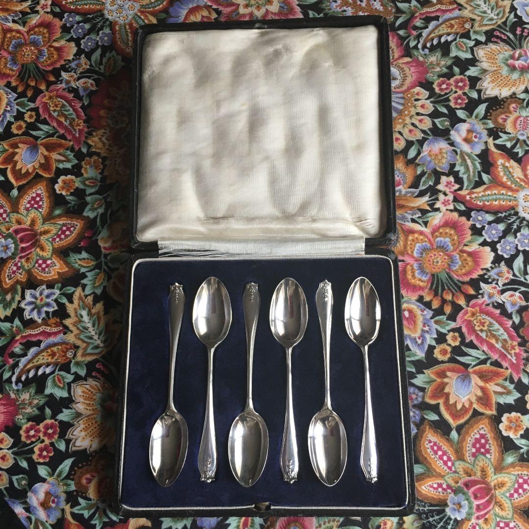 お値下げ　英国製純銀スプーン箱入り　アンティーク　スターリングシルバー